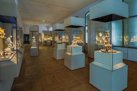 Hall with porcelain artworks
