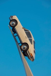 Porsche 911 F-model from 1970 on white stele