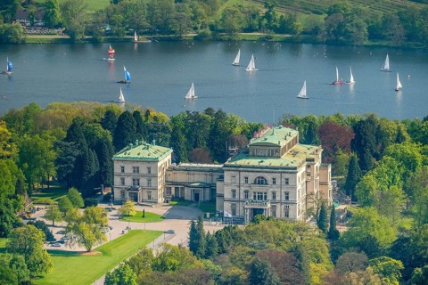 Villa Hugel with sailing boats on Lake Baldeney