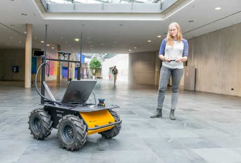 Student controls a robot car