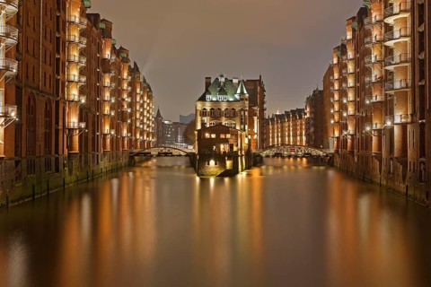 Water castle Fleetschlosschen by night