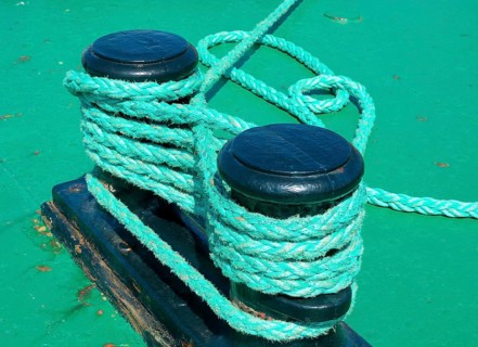 Bollard with roap
