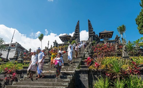 Devout Balinese descend stairs