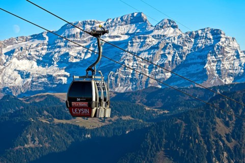 Cabin of the Leysin-Berneuse cableway in front of Les Diablerets Massif