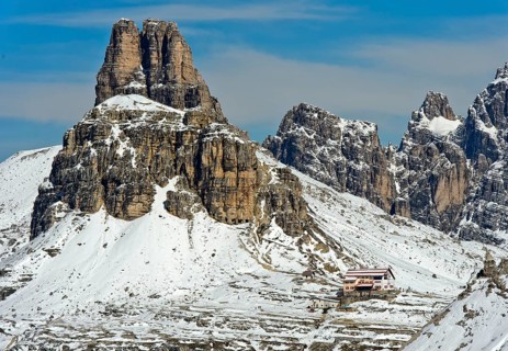 Toblinger Knoten and Dreizinnenhutte in snow