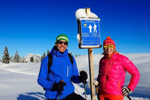 Hikers in the snow on the signposts Panoramaweg
