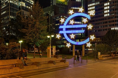 Euro sculpture in front of eurotower