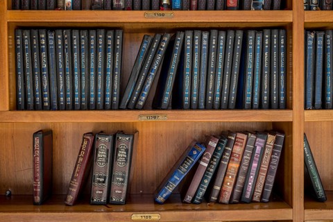 Hebrew books on the shelf