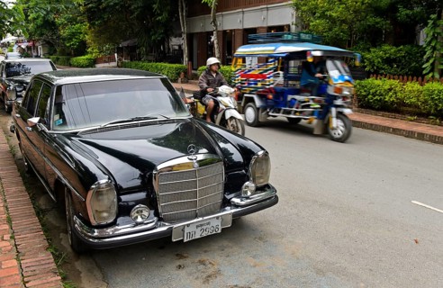 Mercedes-Benz S 280 vintage car with Laotian number plate