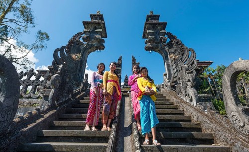 Young Balinese women
