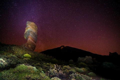 Roque Cinchado and Teide vulcano with starry sky