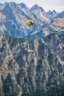 Mountain rescue by helicopter on the Fellhorn ridge