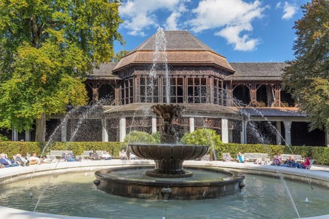 Atlas Sole fountain and graduation house in the spa garden