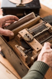 Barrel organ builder