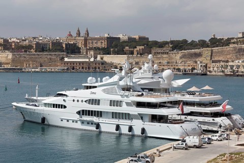 Luxury yacht Indian Empress