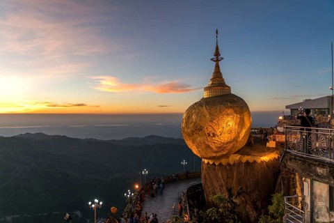 Golden Rock Kyaiktiyo Pagoda