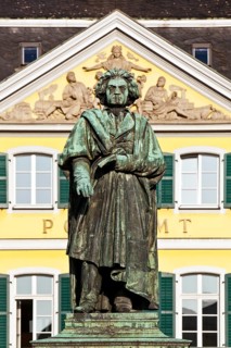 Beethoven monument on Munsterplatz