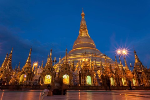 Shwedagon Pagoda at night