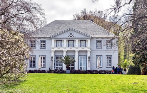 Classicist castle in the spa garden