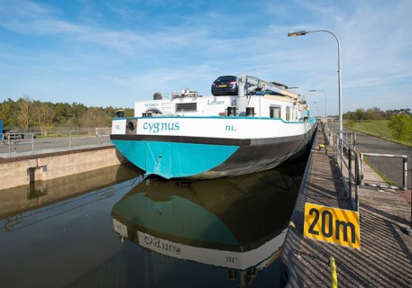 Freighter in sluice Eckersmuhlen near Roth