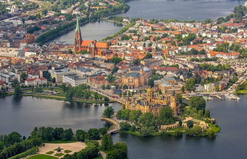 Historic centre with castle Schwerin