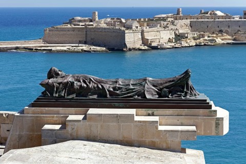 Monument to fallen soldiers