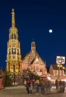 Schoner Brunnen and Church of Our Lady with Nuremberg Christmas Market