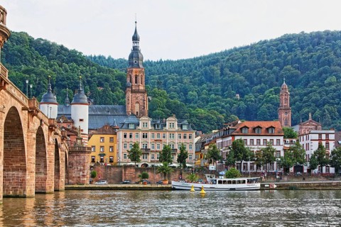 Historic centre with Karl Theodor Bridge