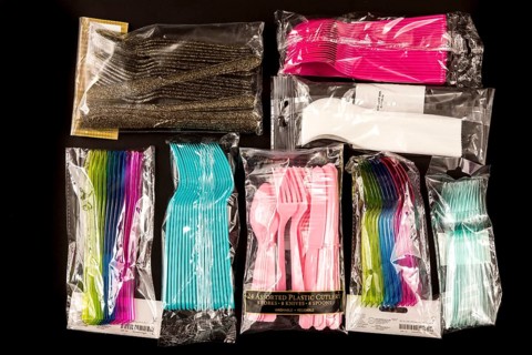 Bulk packing of plastic cutlery