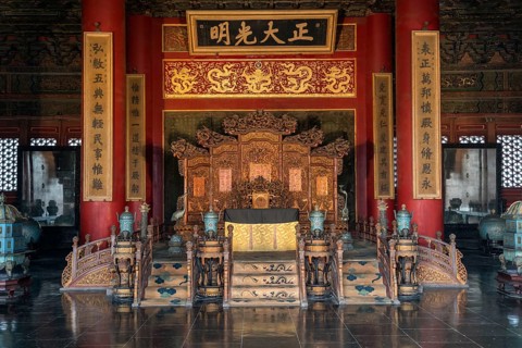 Throne in the Palace of Heavenly Purity