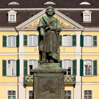 Beethoven monument on Munsterplatz
