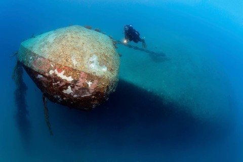 Divers at bow