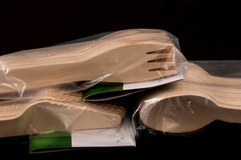 Disposable wooden cutlery