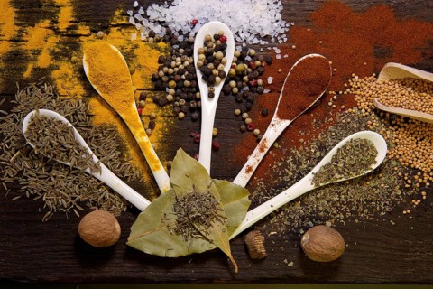 Various dried spices on small spoons