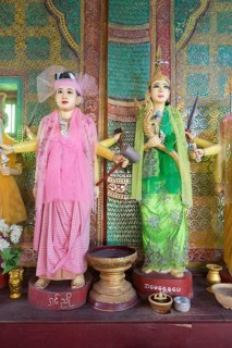 Mahagiri Nats statues