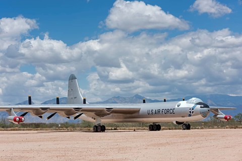 Strategic long-range bomber with six propellers and piston engines