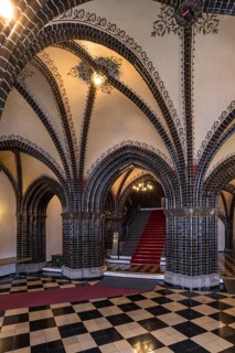 Entrance hall with glazed bricks