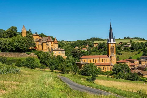 Castle and church of Jarnioux