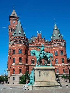 Town hall with statue of Magnus Stenbock