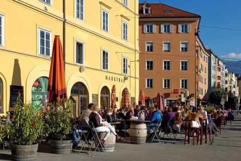 Sidewalk cafe on market square