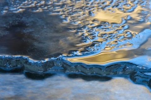 Light reflecting ice sheet
