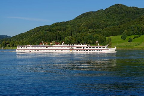 Flusskreuzfahrschiff in Grein