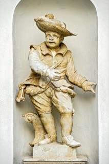 Stone figure of the cellar master at the portal of Hirschberg Castle