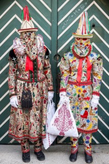 Ausseer Flinserl disguised people in costume with ruff