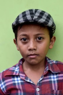 Boy with shirt and flat cap