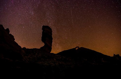 Roque Cinchado and Teide vulcano with starry sky