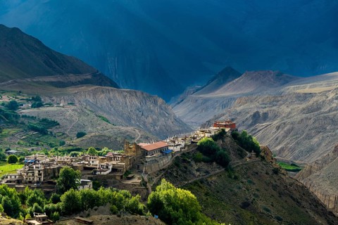 View into the barren landscape of the Upper Kali Gandaki valley