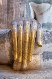 Gilded hand of Phra Atchana Buddha