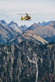 Mountain rescue by helicopter on the Fellhorn ridge