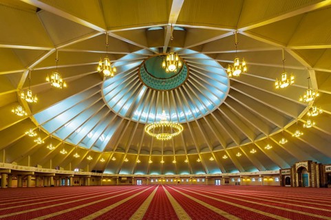 Inside Sheikh Khalifa al Nahyan Mosque